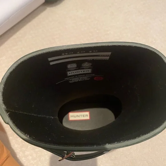 Hunter women’s original short gloss rain boots in dark olive, size 7 - Picture 10 of 11